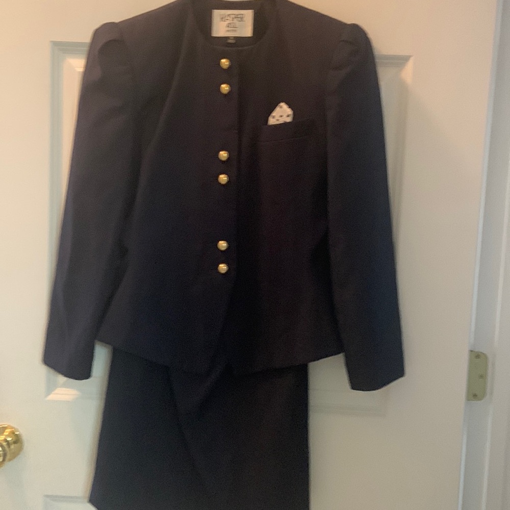 Vintage Kasper Navy Blue 2 piece suite. Size petite 4.